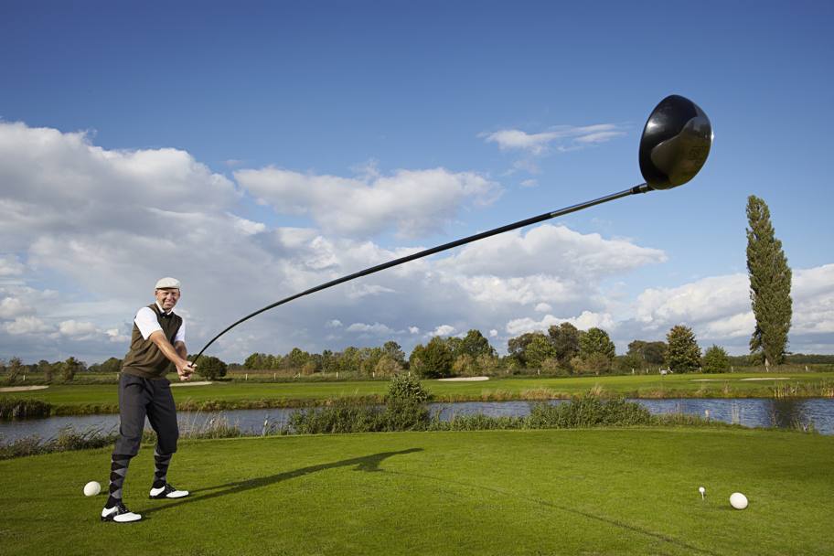 E&#39; uscita la 60 edizione del Guinness World Record e tra i nuovi ingressi di quest&#39;anno figura il tedesco Karsten Maas che ha creato la mazza da golf (utilizzabile) pi lunga della storia: 4,39 m
